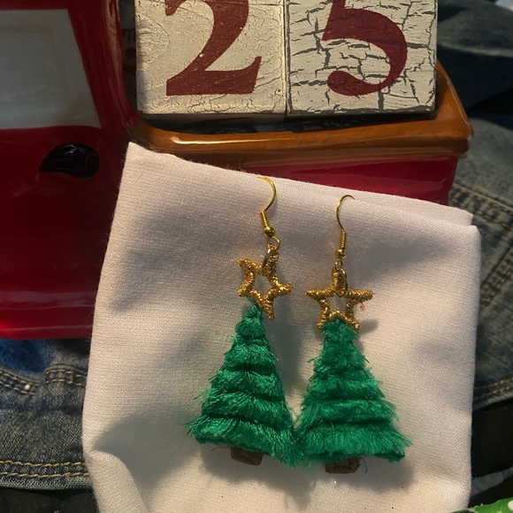 Christmas Tree Fringe Freestanding Lace Dangling Earrings - Picture 2 of 3